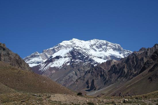 Núi Aconcagua, Nam Mỹ. Chiều cao: 6.962m