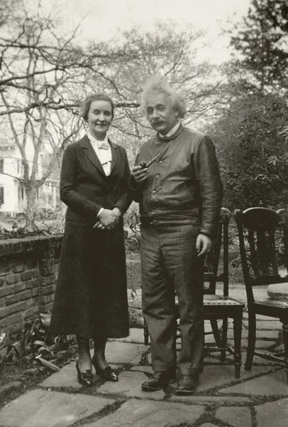 Margarita Konenkova và Albert Einstein.