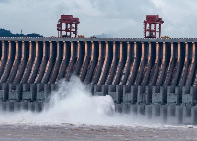  Đập Tam Hiệp có tổng cộng 32 tổ máy phát điện 700.000 kWh và hai tổ máy phát điện 50.000 kWh.