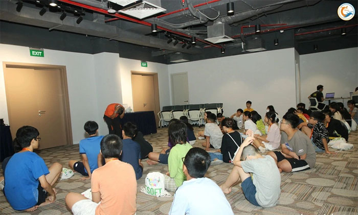 Tư thế ôm đầu (tư thế bào thai) sẽ tránh được nhiều tác động tiêu cực nhất