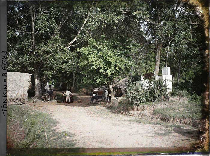 Làng Định Công ở tỉnh Hà Đông, 1915.