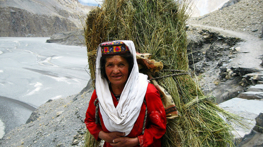Người Hunza luôn giữ nụ cười trên môi, sống không nghi ngờ và vô tư như những đứa trẻ.